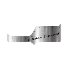 ADORNO DE PUERTA PARA KENWORTH  ACERO INOX C/RESAQUE ABOTONADO "EDICION ESPECIAL"