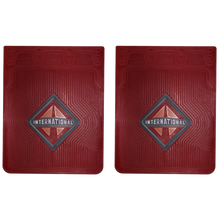 LODERA DE HULE C/EMBLEMA ROMBO P/INTERNATIONAL FV 24 X 30 ROJO