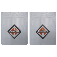 LODERA DE HULE C/EMBLEMA ROMBO P/INTERNATIONAL FV 24 X 30 BLANCO